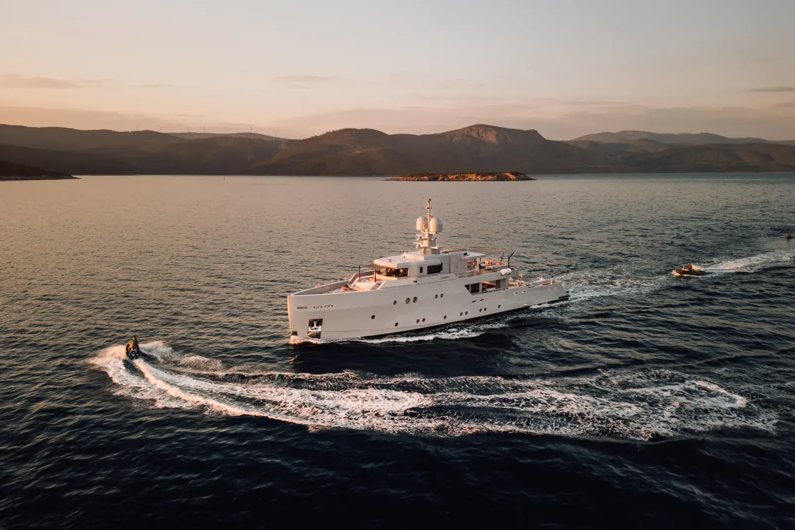 Carmen Motoryat charter