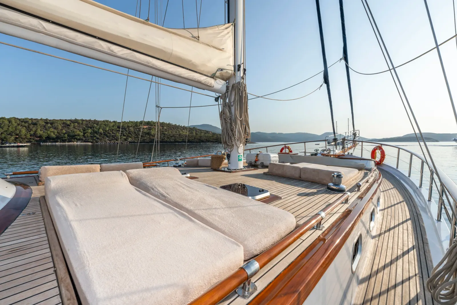 Artemis sailing in Bodrum