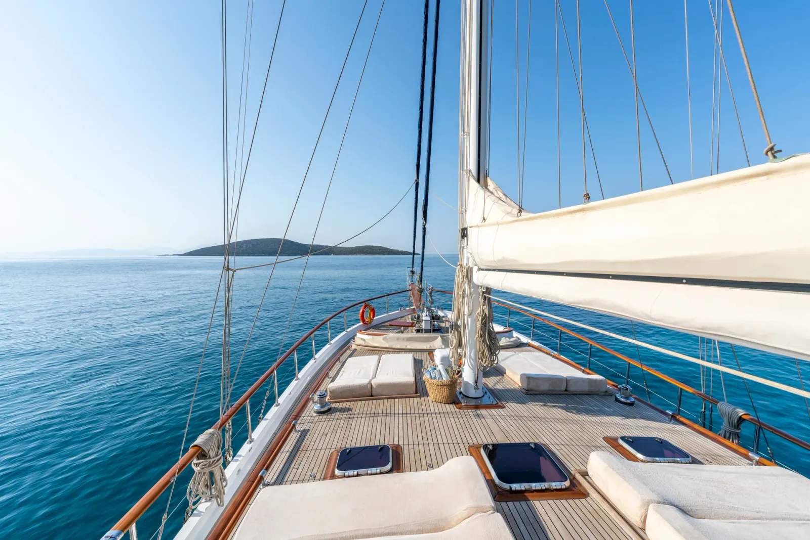 Artemis sailing in Bodrum