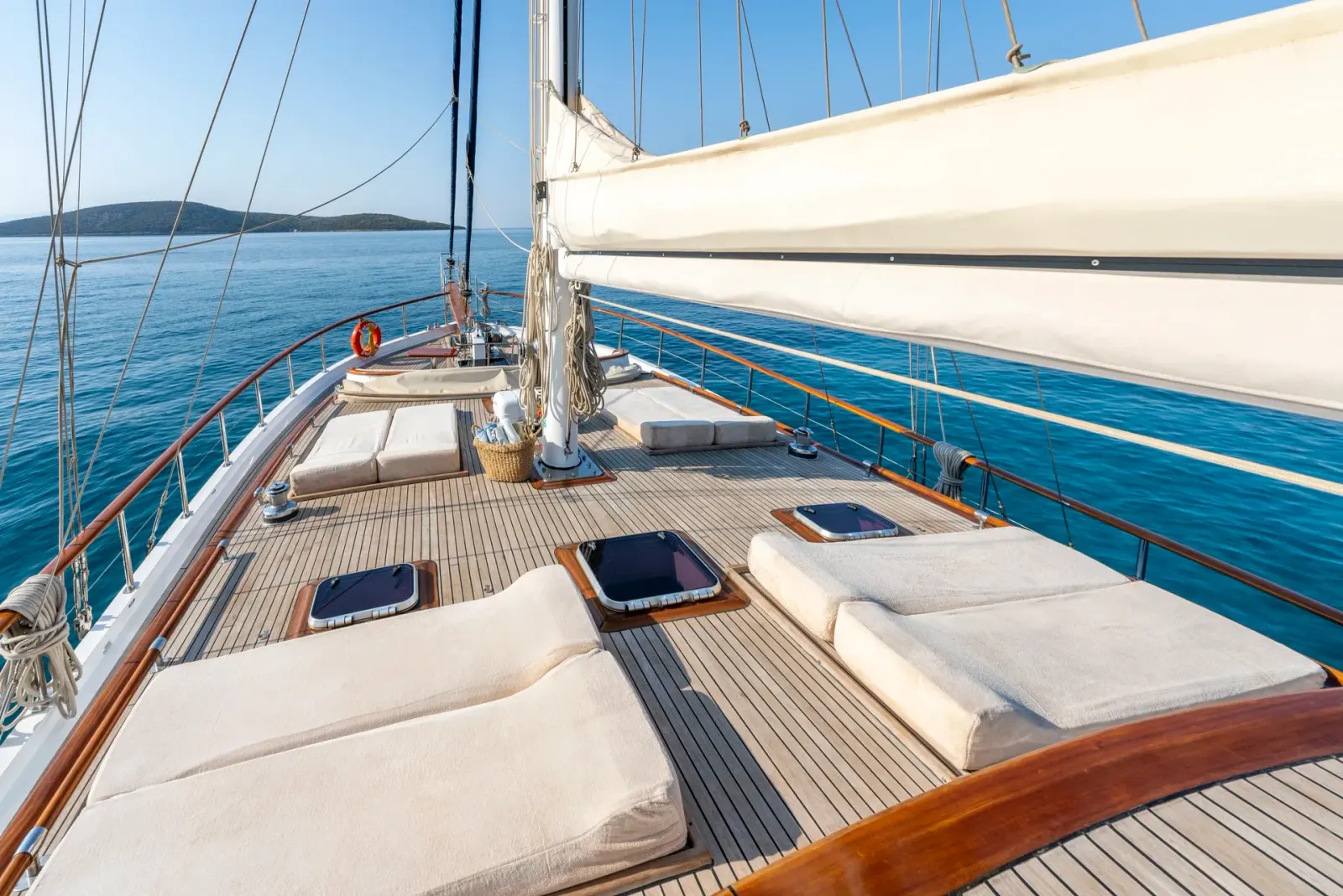 Artemis sailing in Bodrum