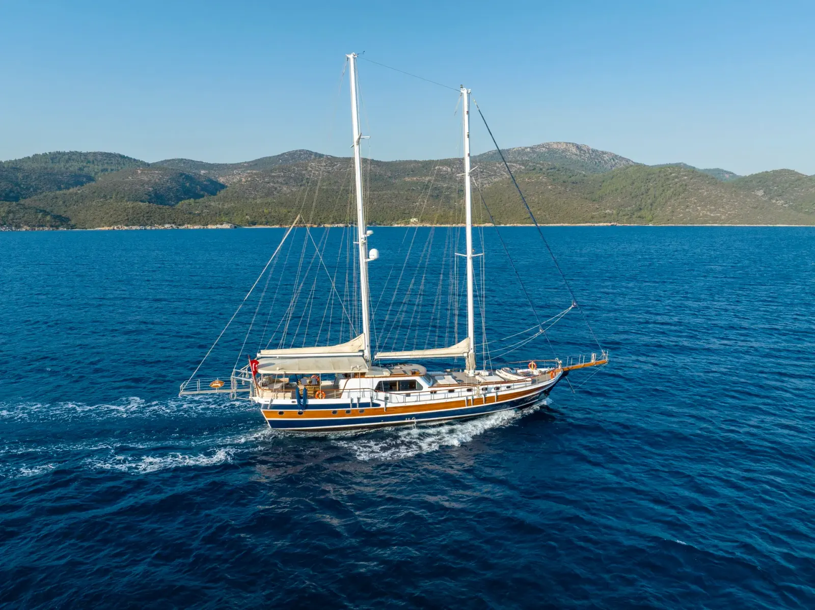 Artemis sailing in Bodrum