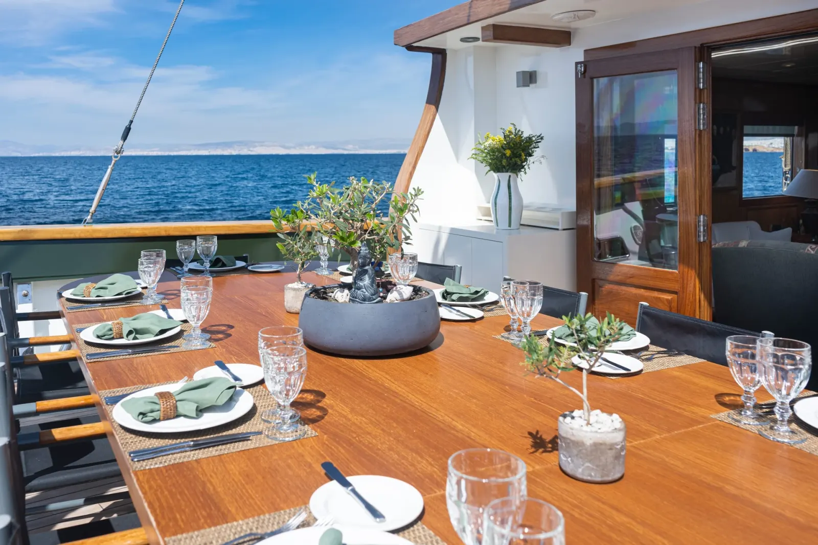 Arktos sailing in Athens