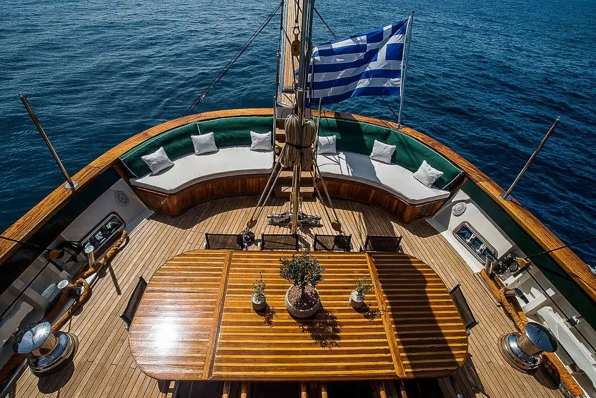 Arktos sailing in Athens