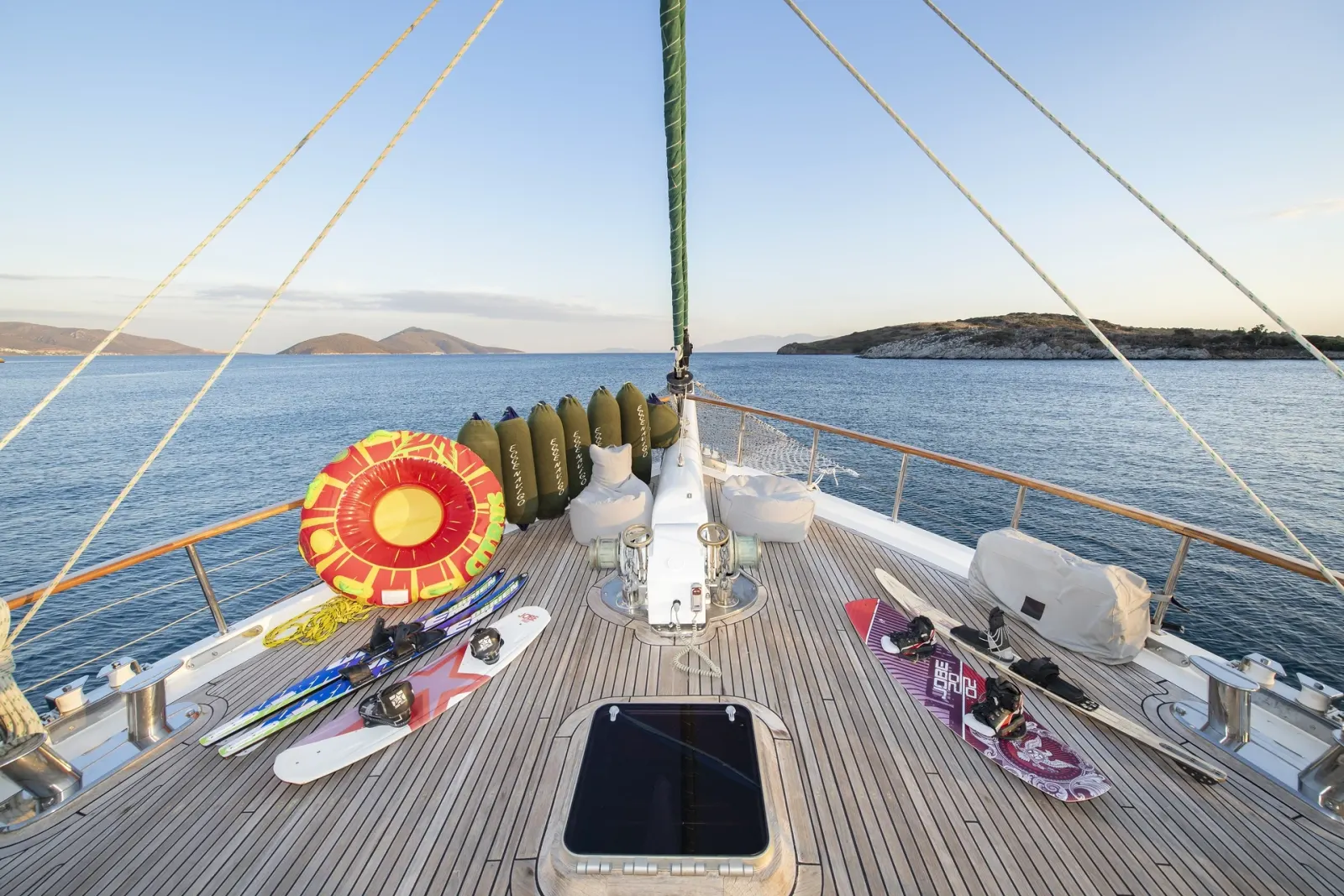 Ecce Navigo sailing in Athens