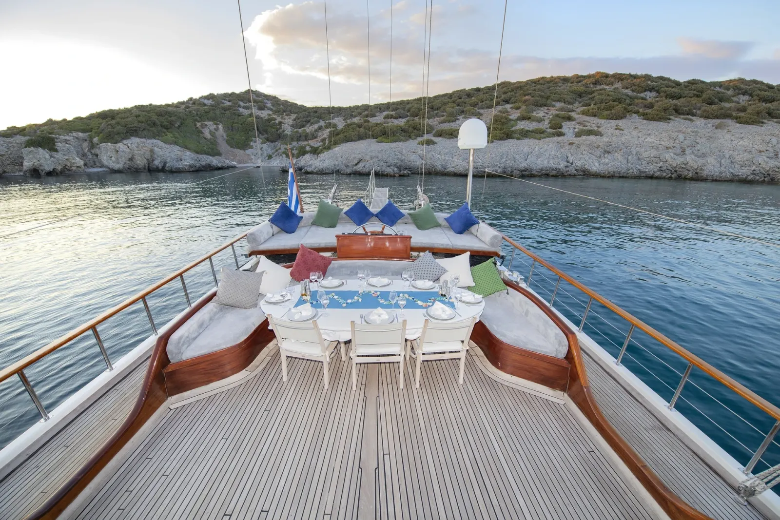 Ecce Navigo sailing in Athens