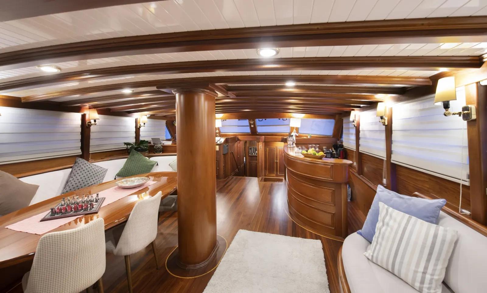 Ecce Navigo sailing in Athens