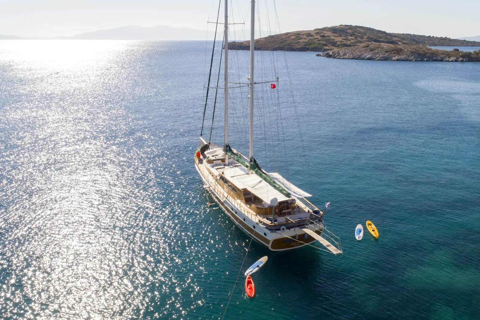 Ecce Navigo sailing in Athens