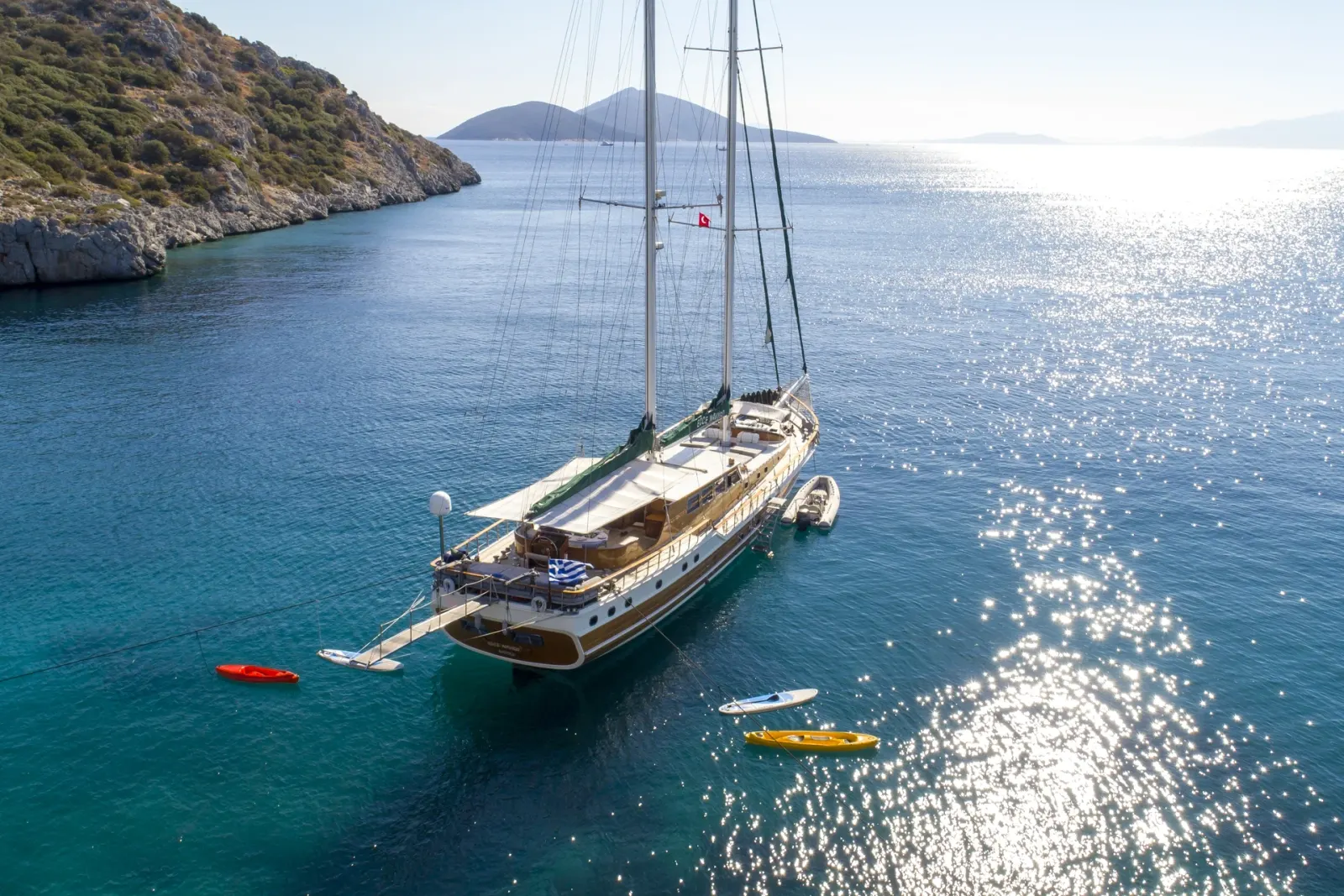 Ecce Navigo sailing in Athens