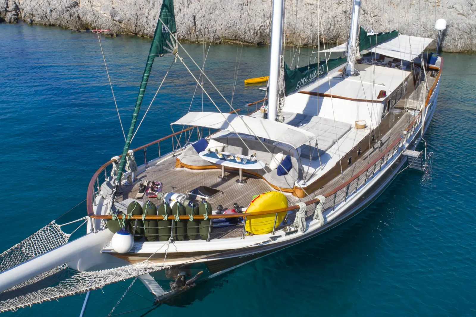 Ecce Navigo sailing in Athens