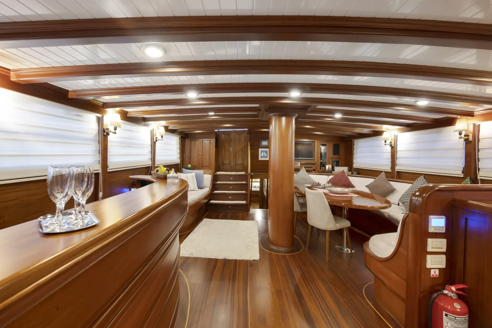 Ecce Navigo sailing in Athens