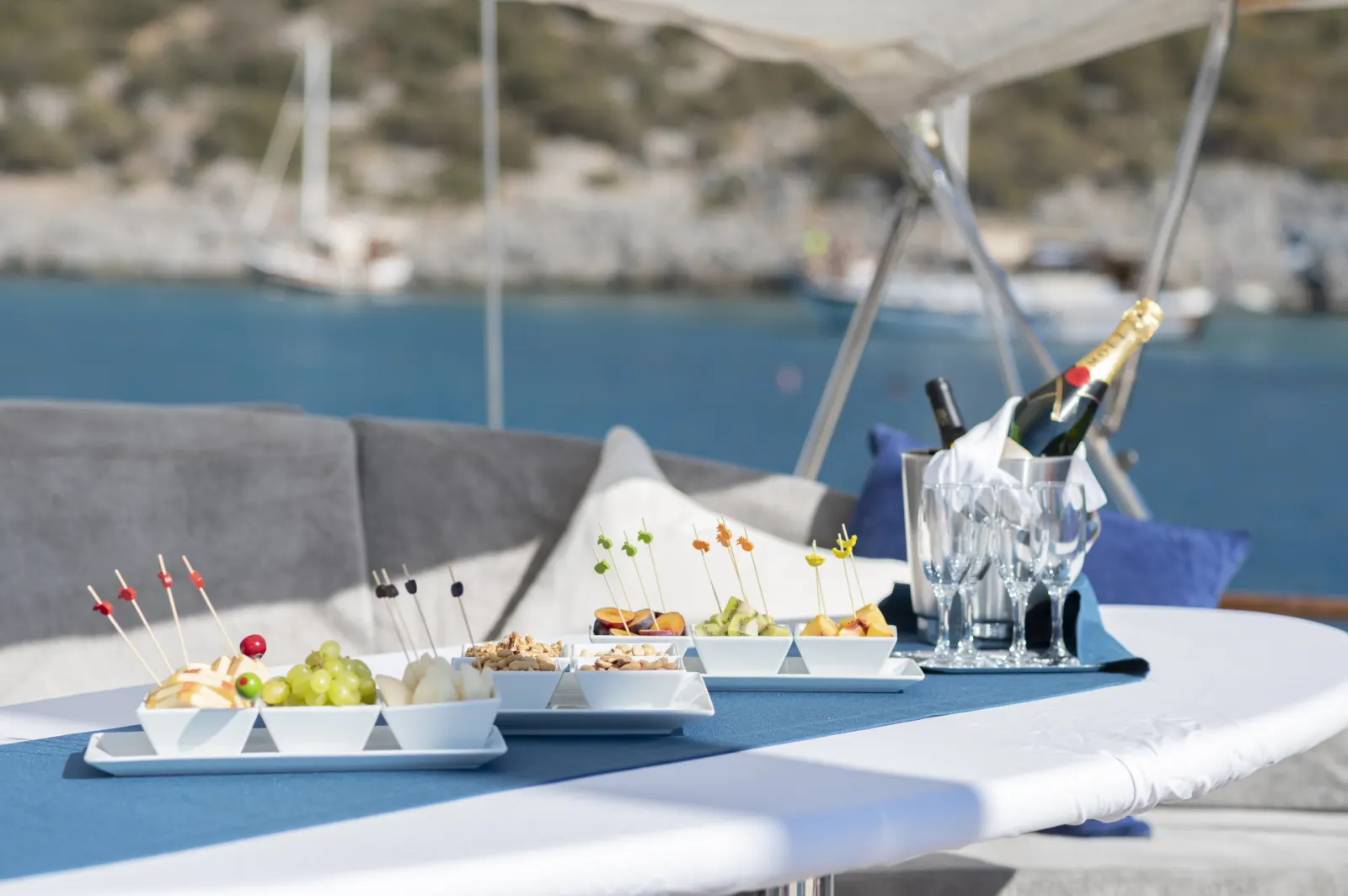 Ecce Navigo sailing in Athens