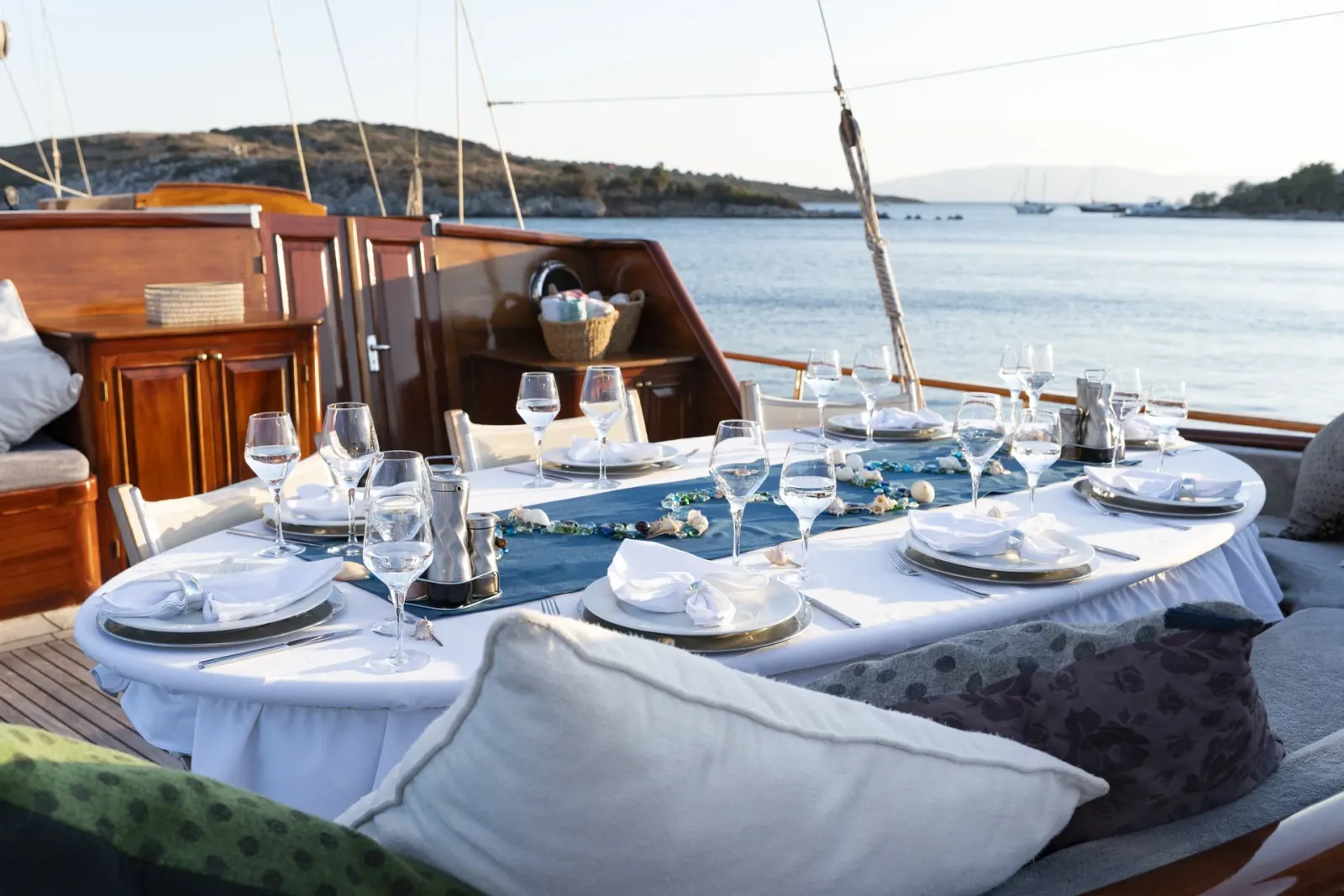 Ecce Navigo sailing in Athens