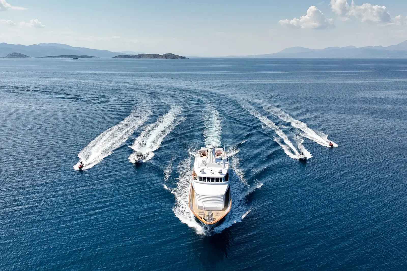 Kokomo Nights Motor Yacht / Super Yacht interior cabin view