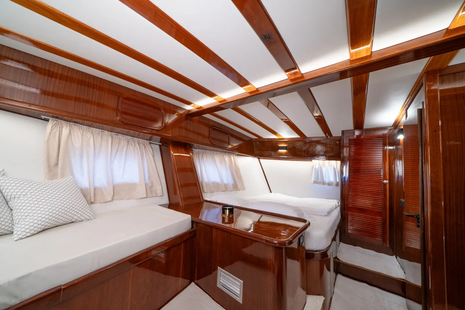 Allure E sailing in Split