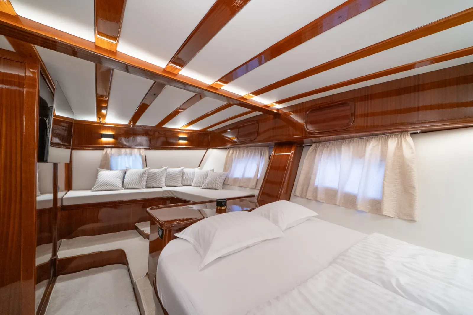 Allure E sailing in Split