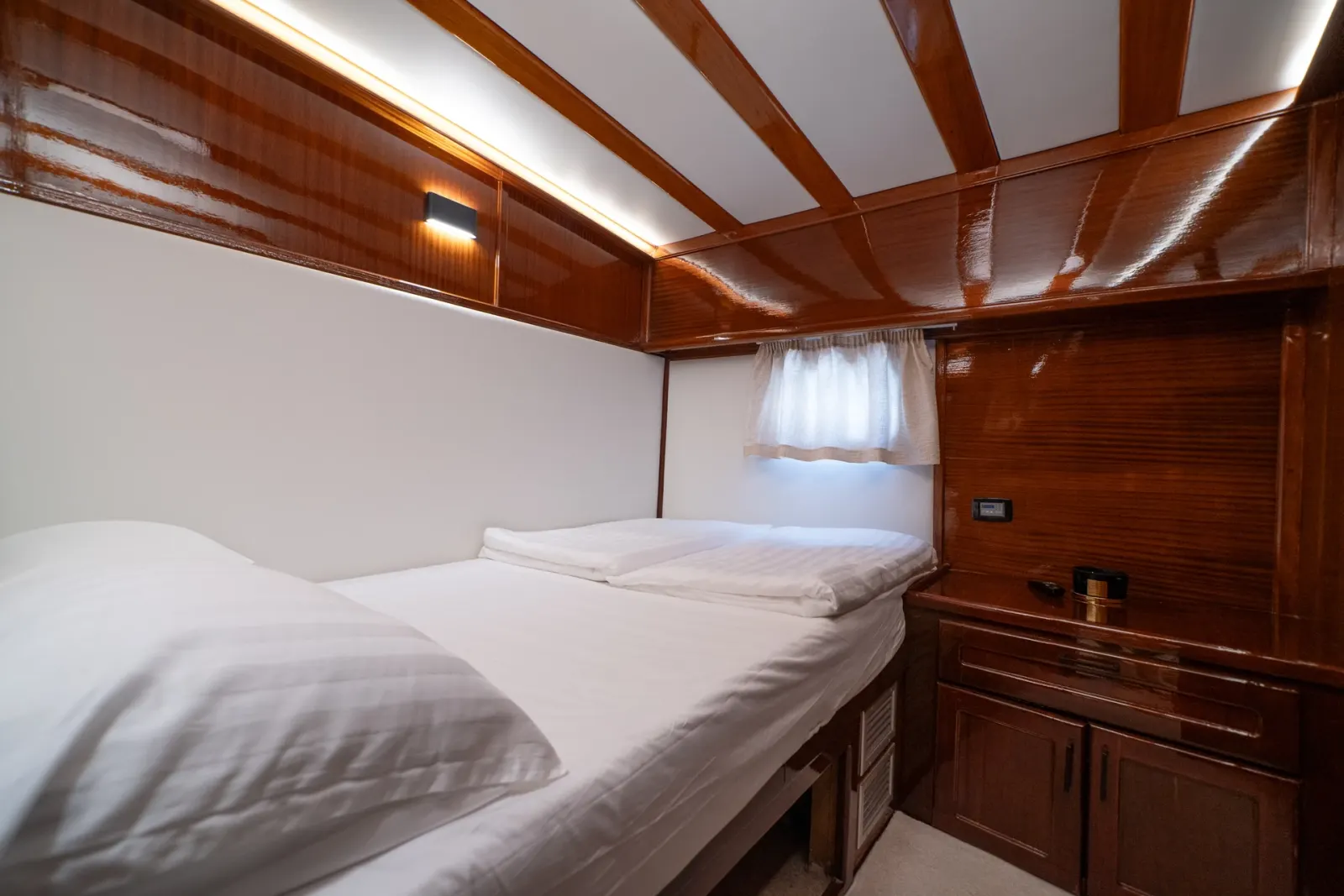 Allure E sailing in Split
