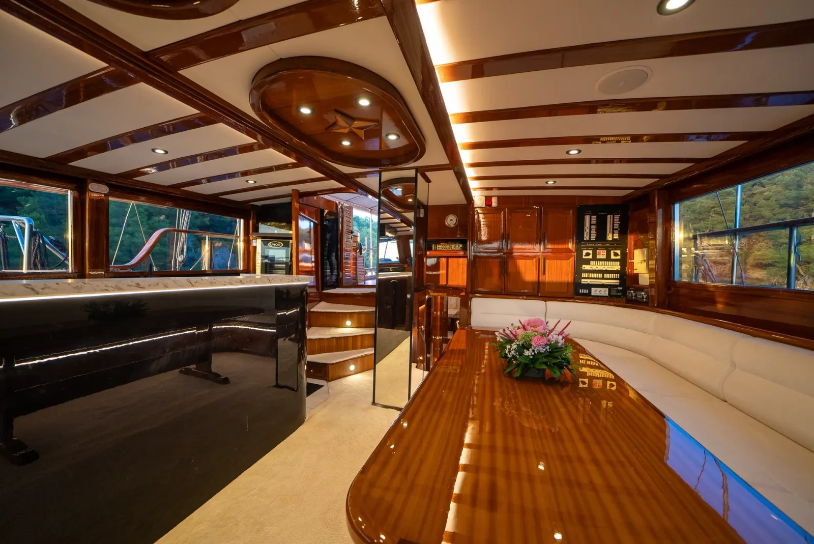 Allure E sailing in Split
