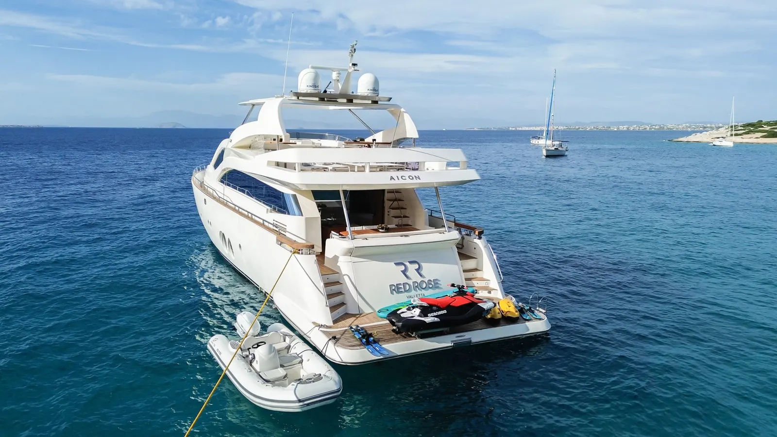 Red Rose sailing in Atina