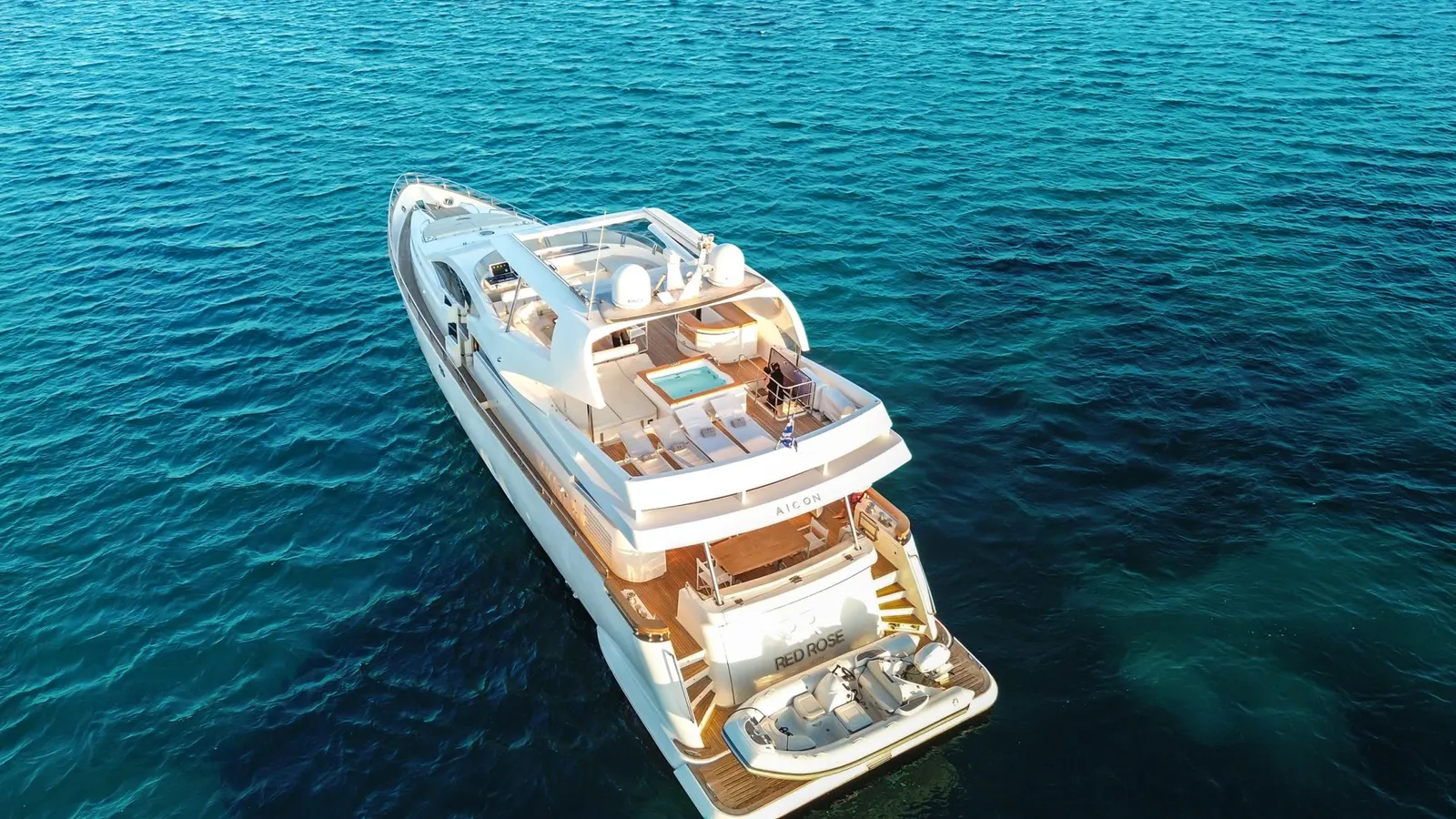 Red Rose sailing in Atina
