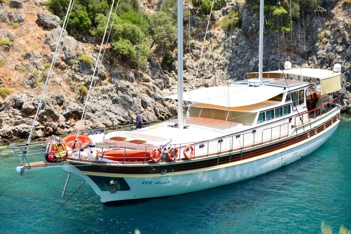Ece Arina sailing in Rodos