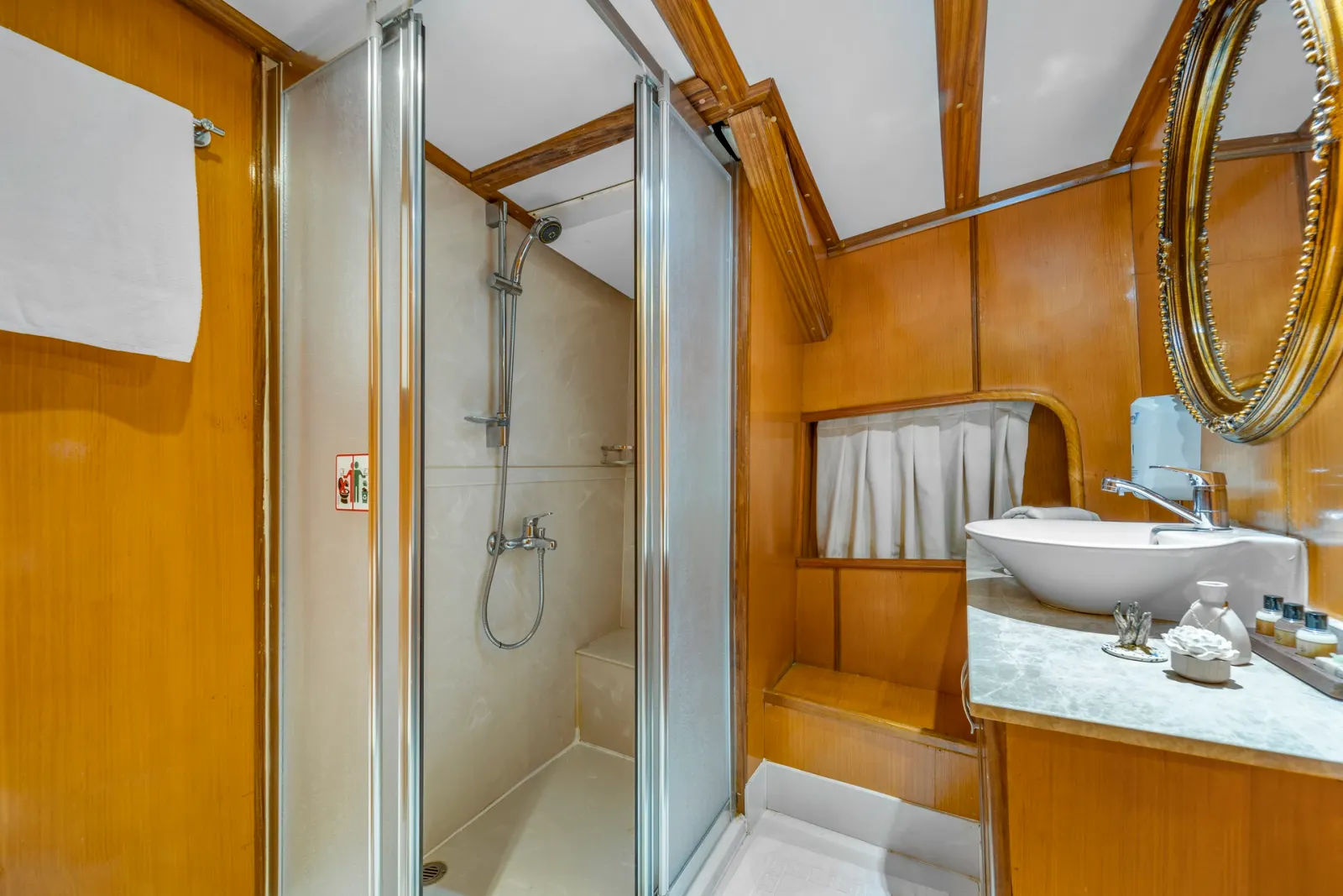 Tersane 8 sailing in Fethiye