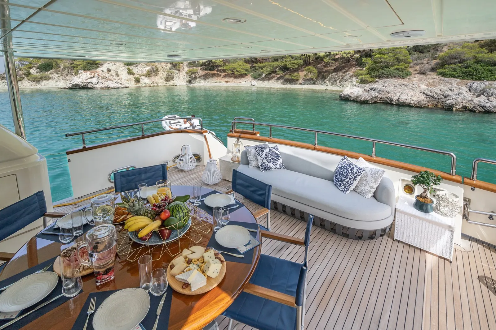 Estia Poseidon sailing in Atina