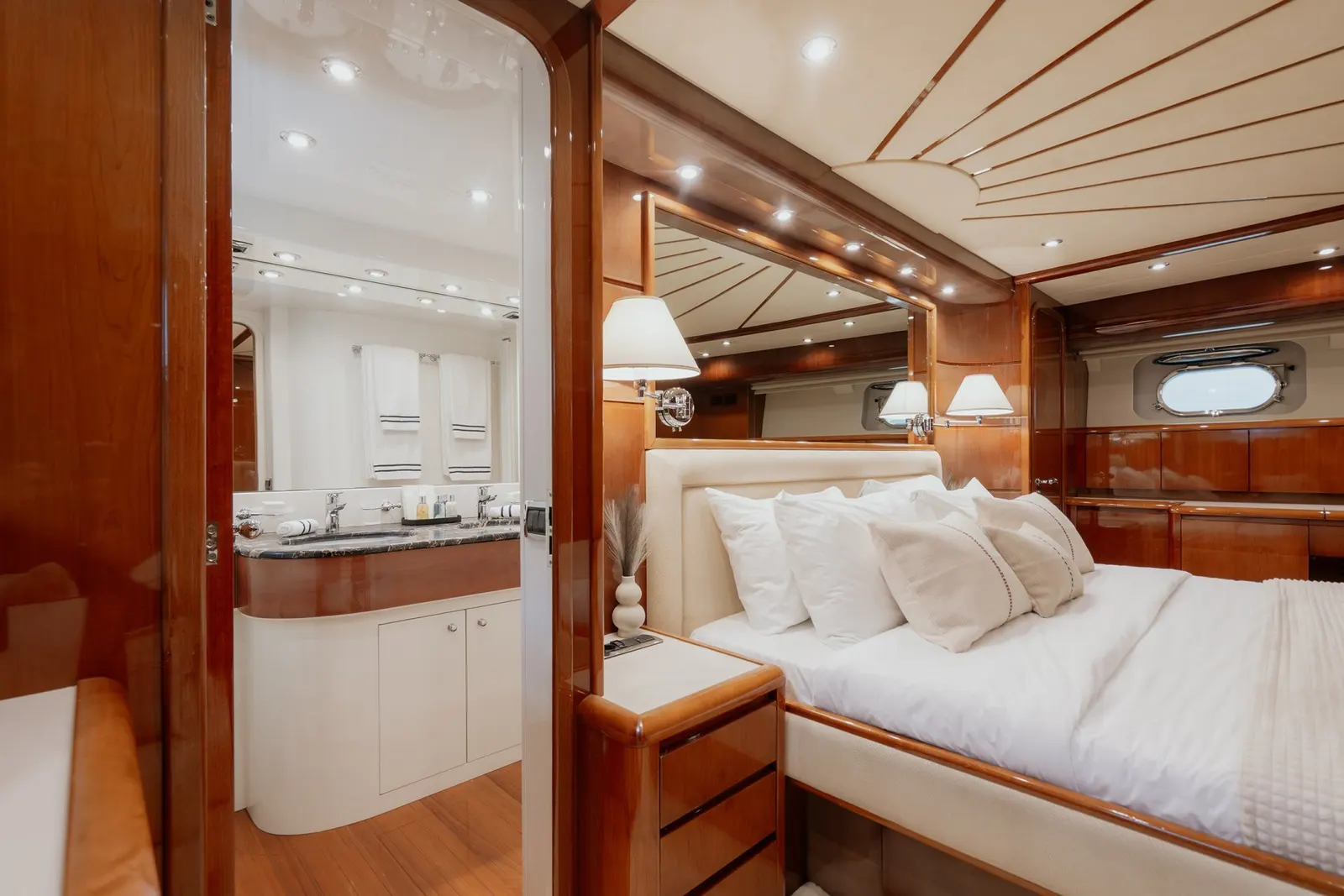 Estia Poseidon sailing in Atina
