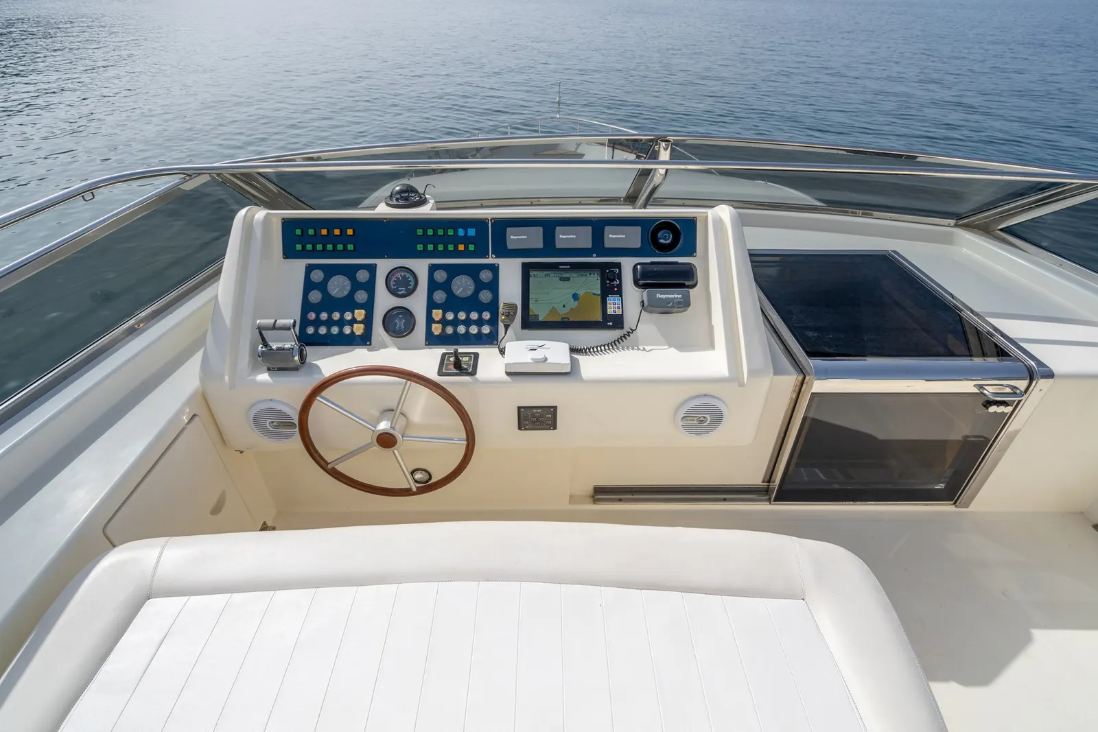 Estia Poseidon sailing in Atina