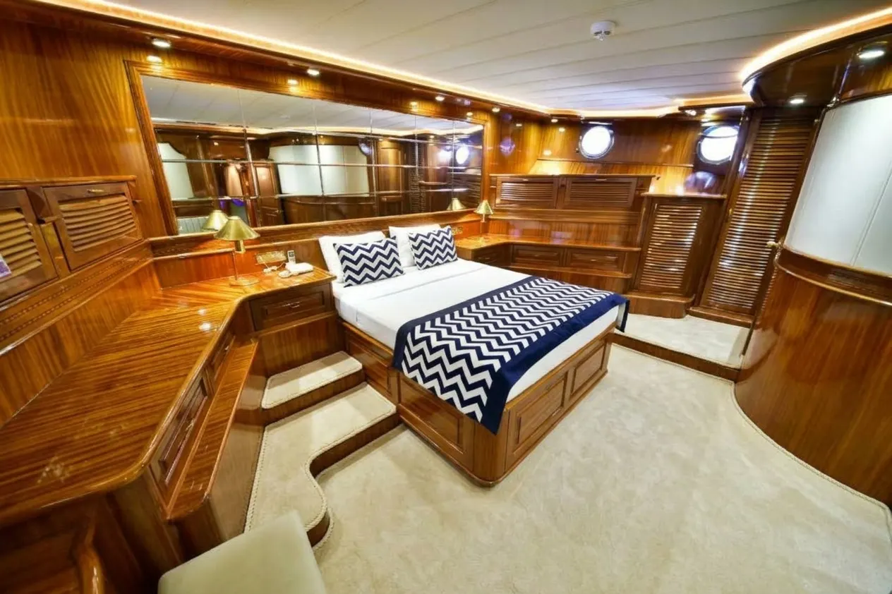 Queen Atlantis sailing in Göcek