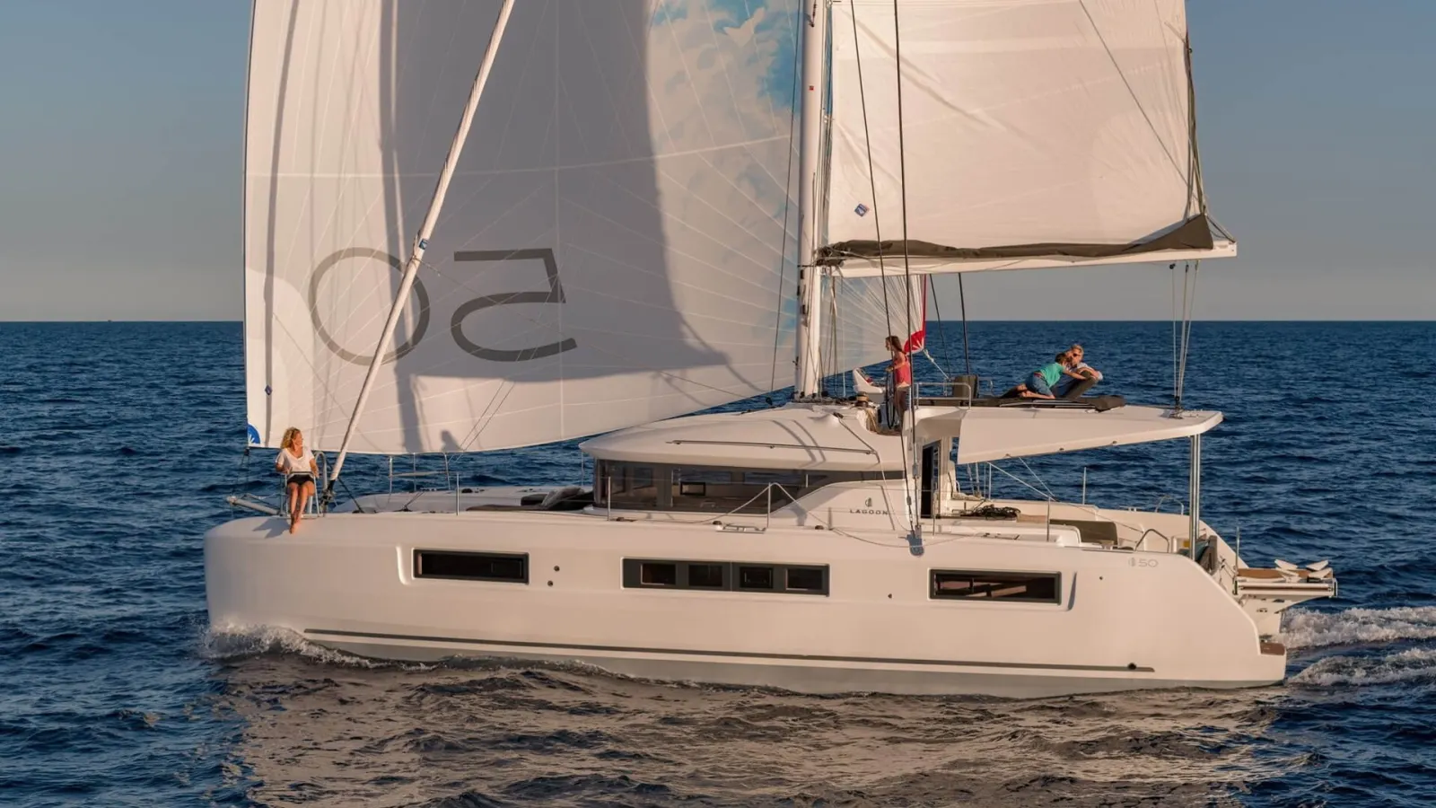 Nauti Cat Catamarán de Vela interior cabin view