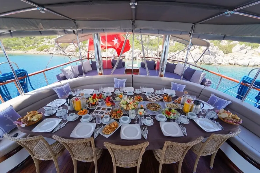 Kaptan Mehmet Bugra sailing in Marmaris