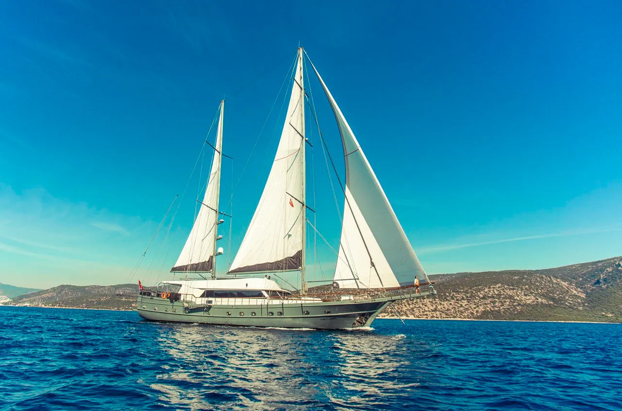 Virtuoso sailing in Lavrio
