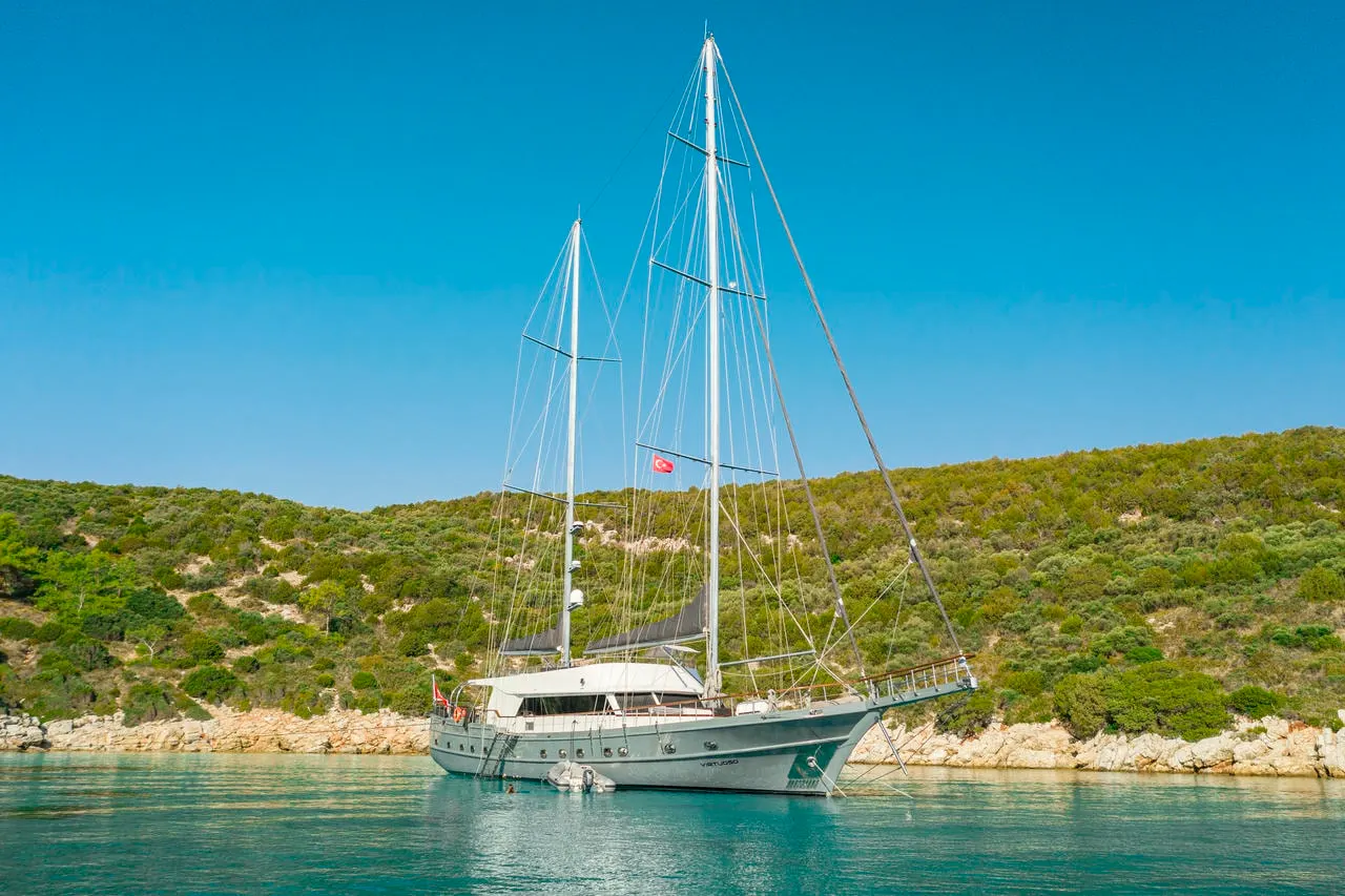 Virtuoso sailing in Lavrio