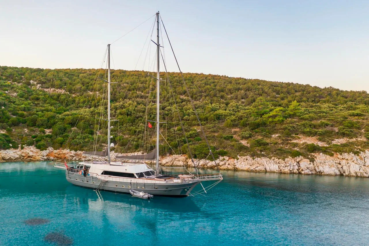 Virtuoso sailing in Lavrio