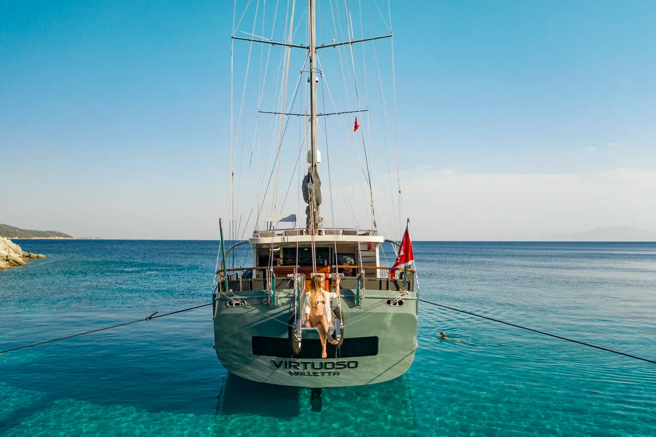 Virtuoso sailing in Lavrio