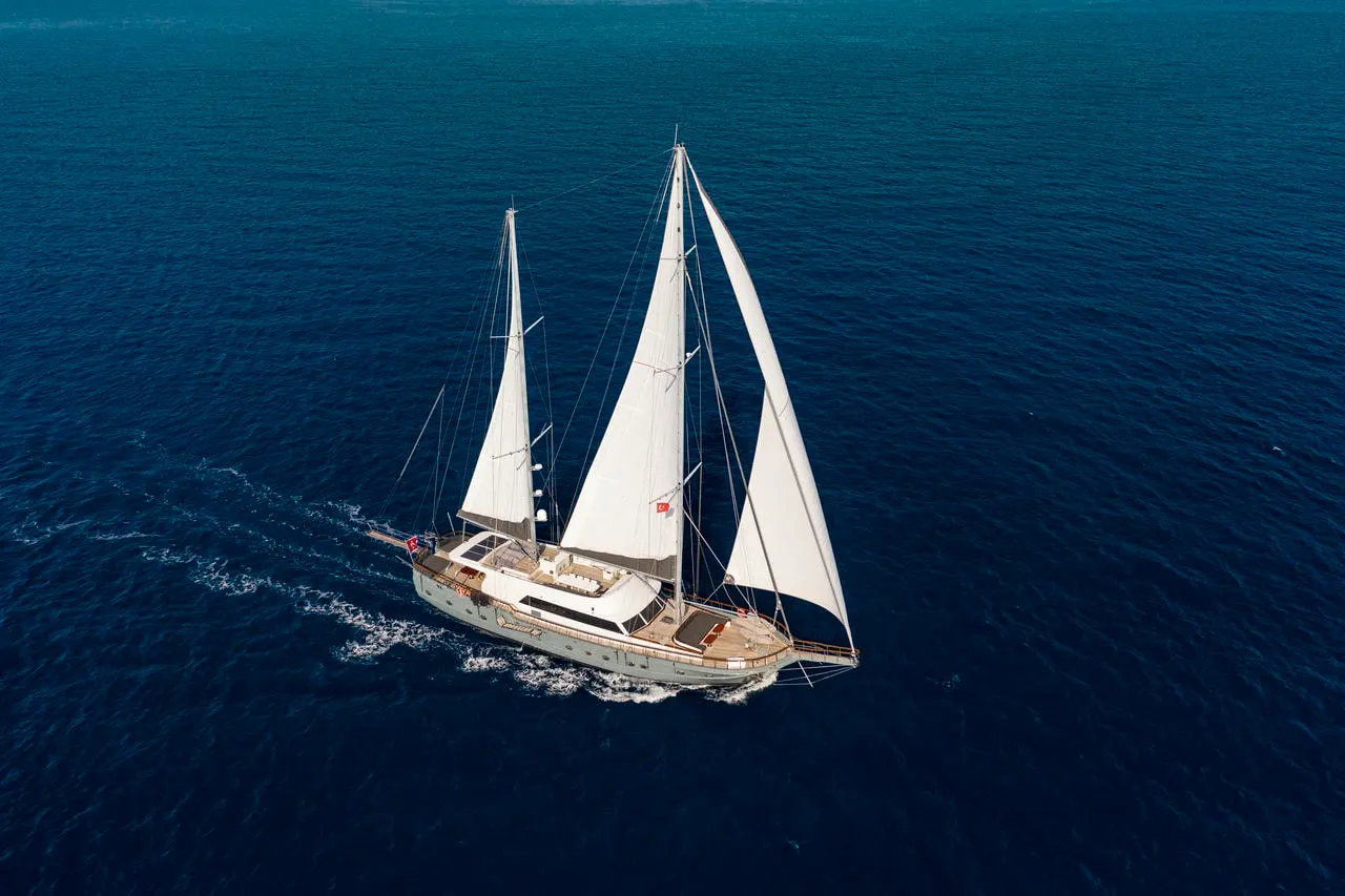 Virtuoso sailing in Lavrio