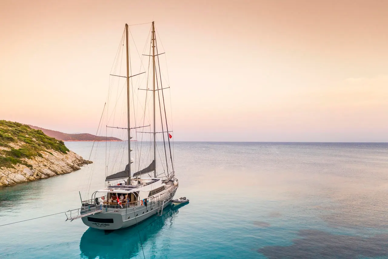 Virtuoso sailing in Lavrio