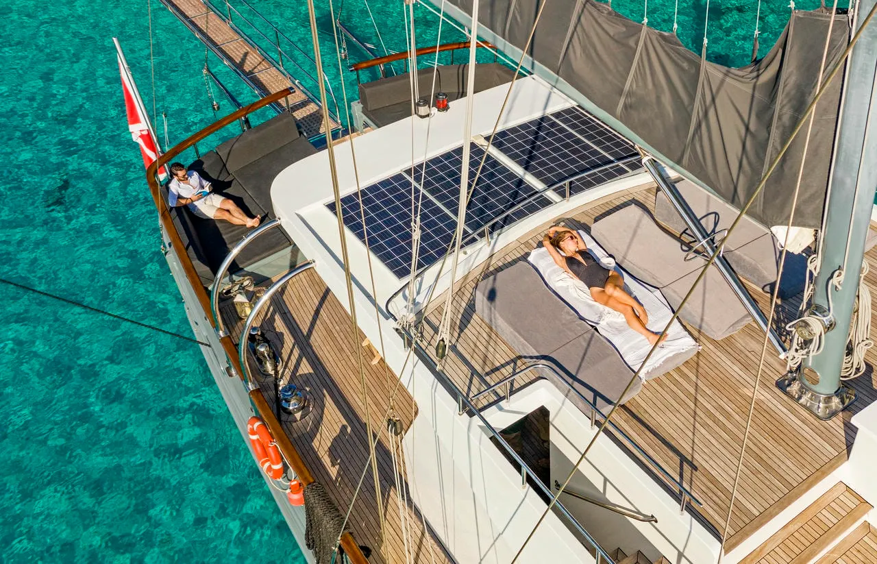 Virtuoso sailing in Lavrio