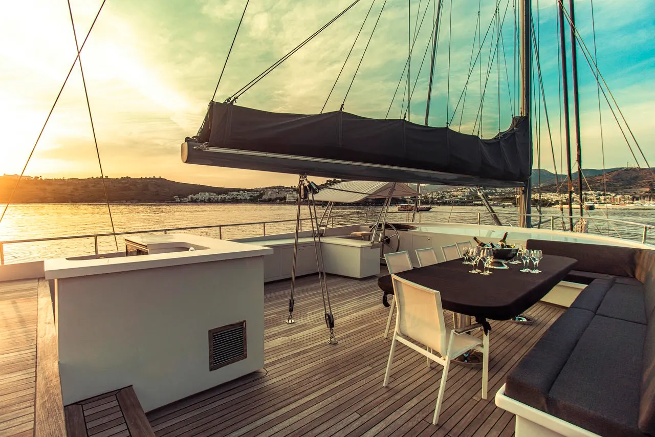 Virtuoso sailing in Lavrio