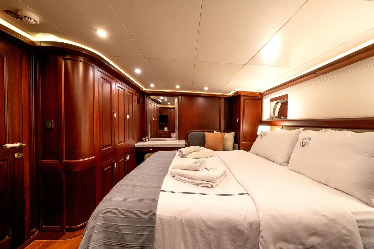 Virtuoso sailing in Lavrio