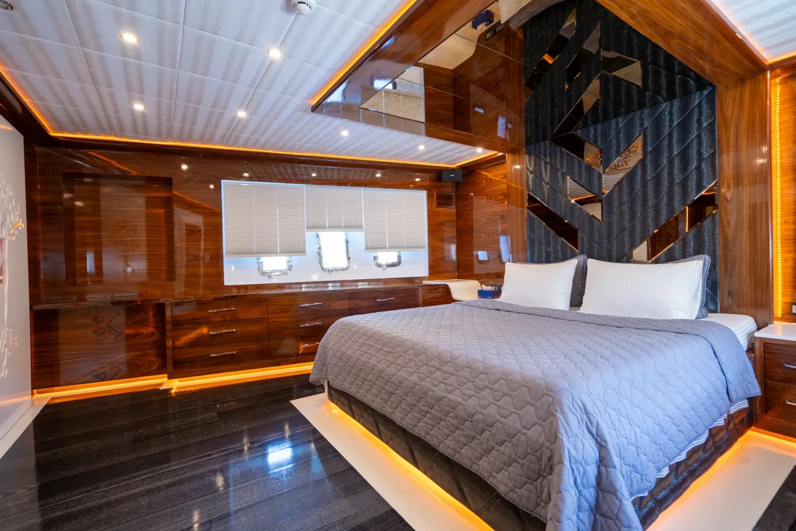 Long Island sailing in Marmaris