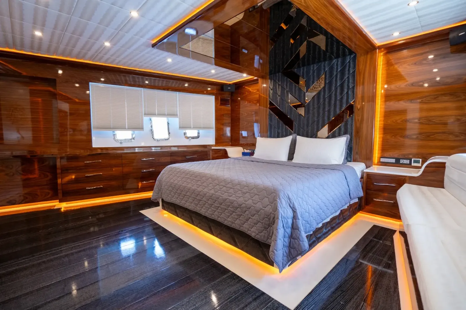 Long Island sailing in Marmaris