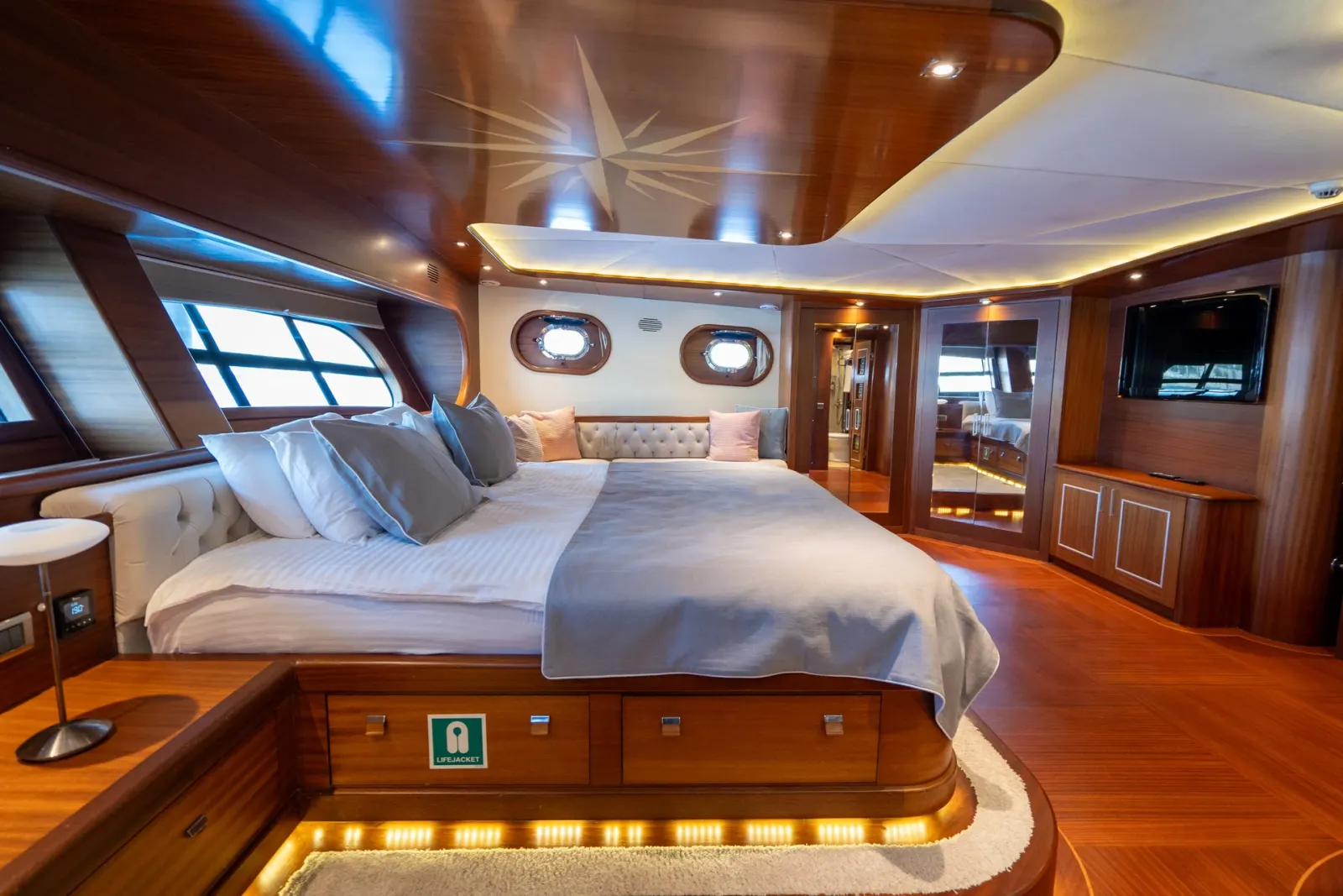 La Bella Vita sailing in Bodrum