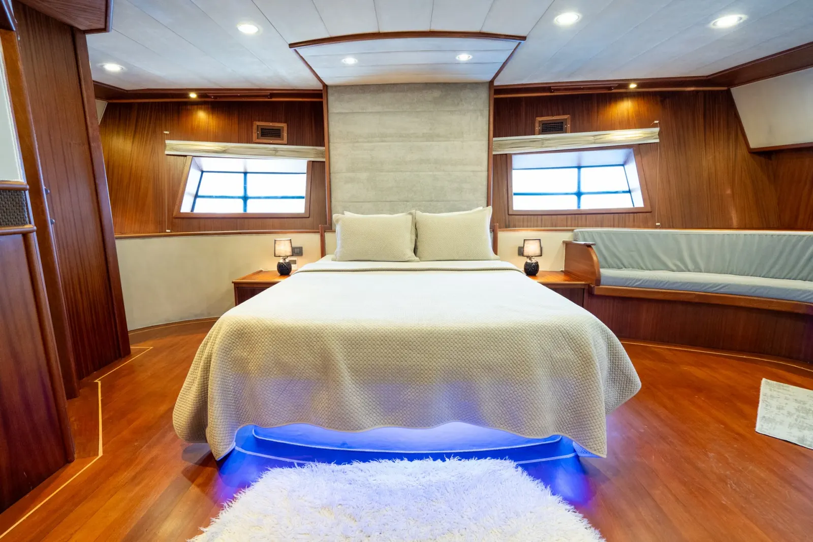 Nevra Queen sailing in Marmaris