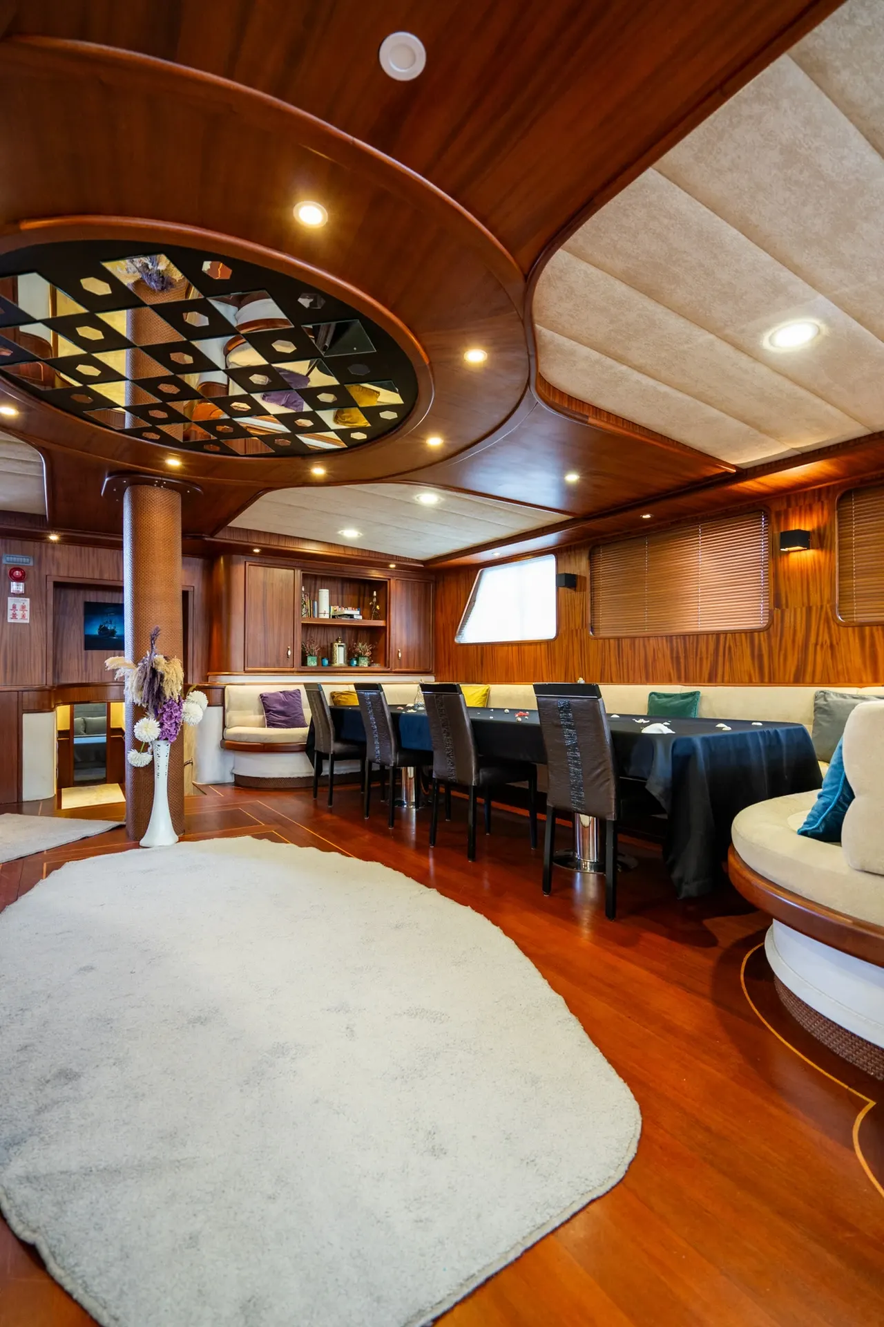Nevra Queen sailing in Marmaris