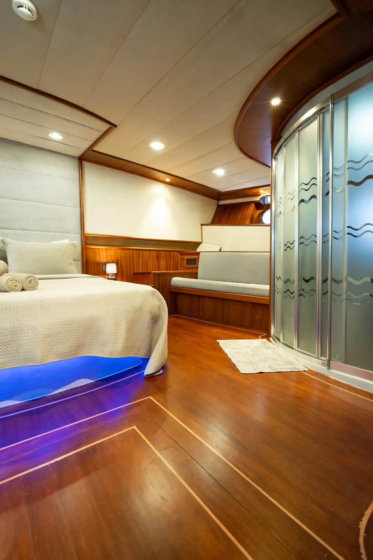 Nevra Queen sailing in Marmaris