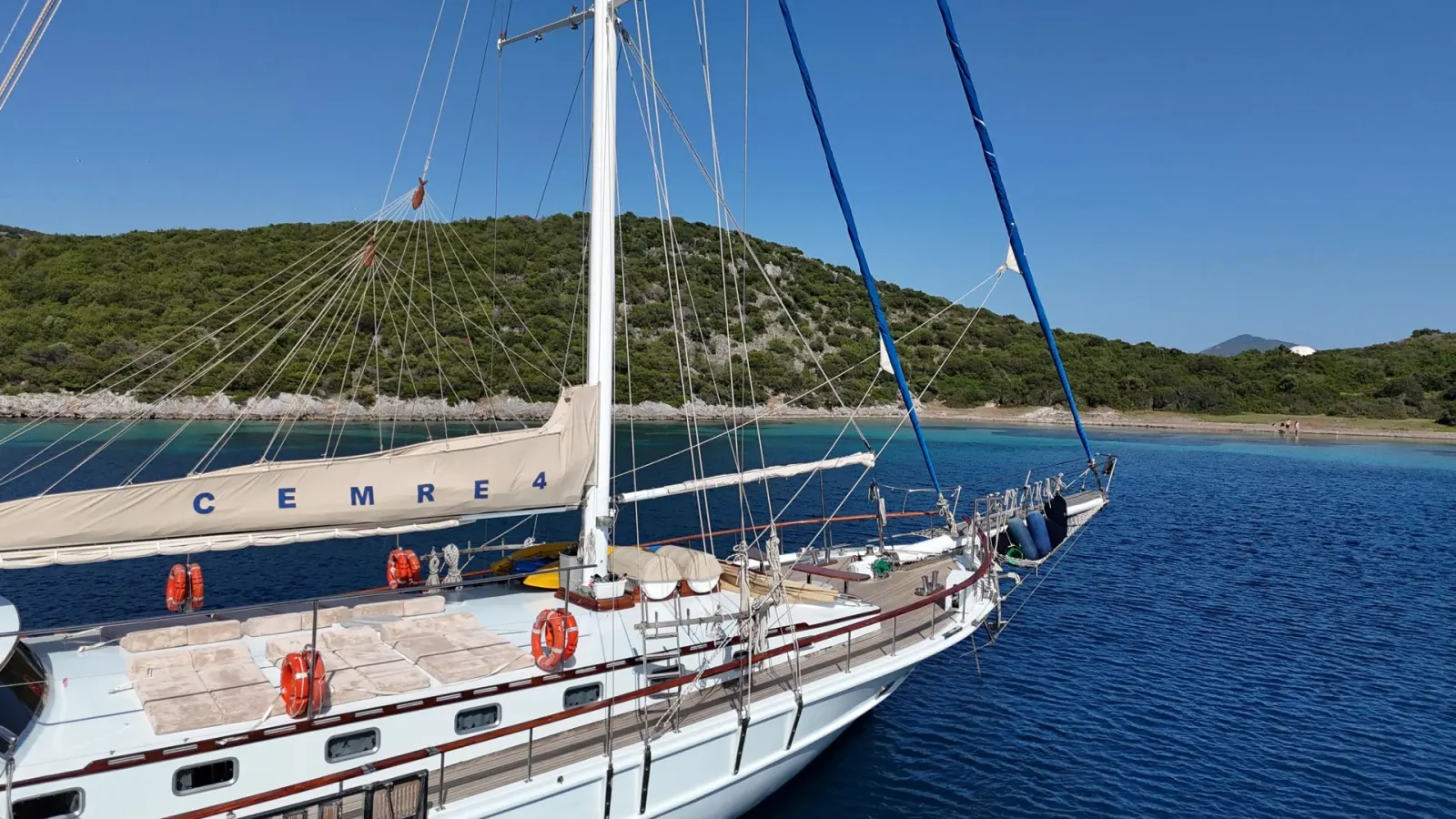 Cemre-4 Gulet interior cabin view