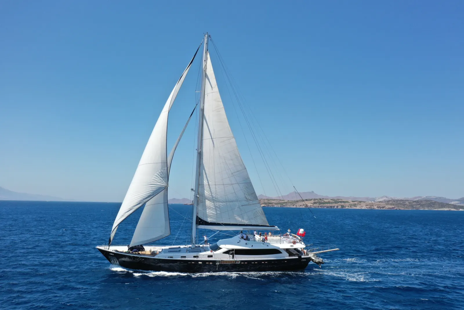 Canaria Motorsailer interior cabin view