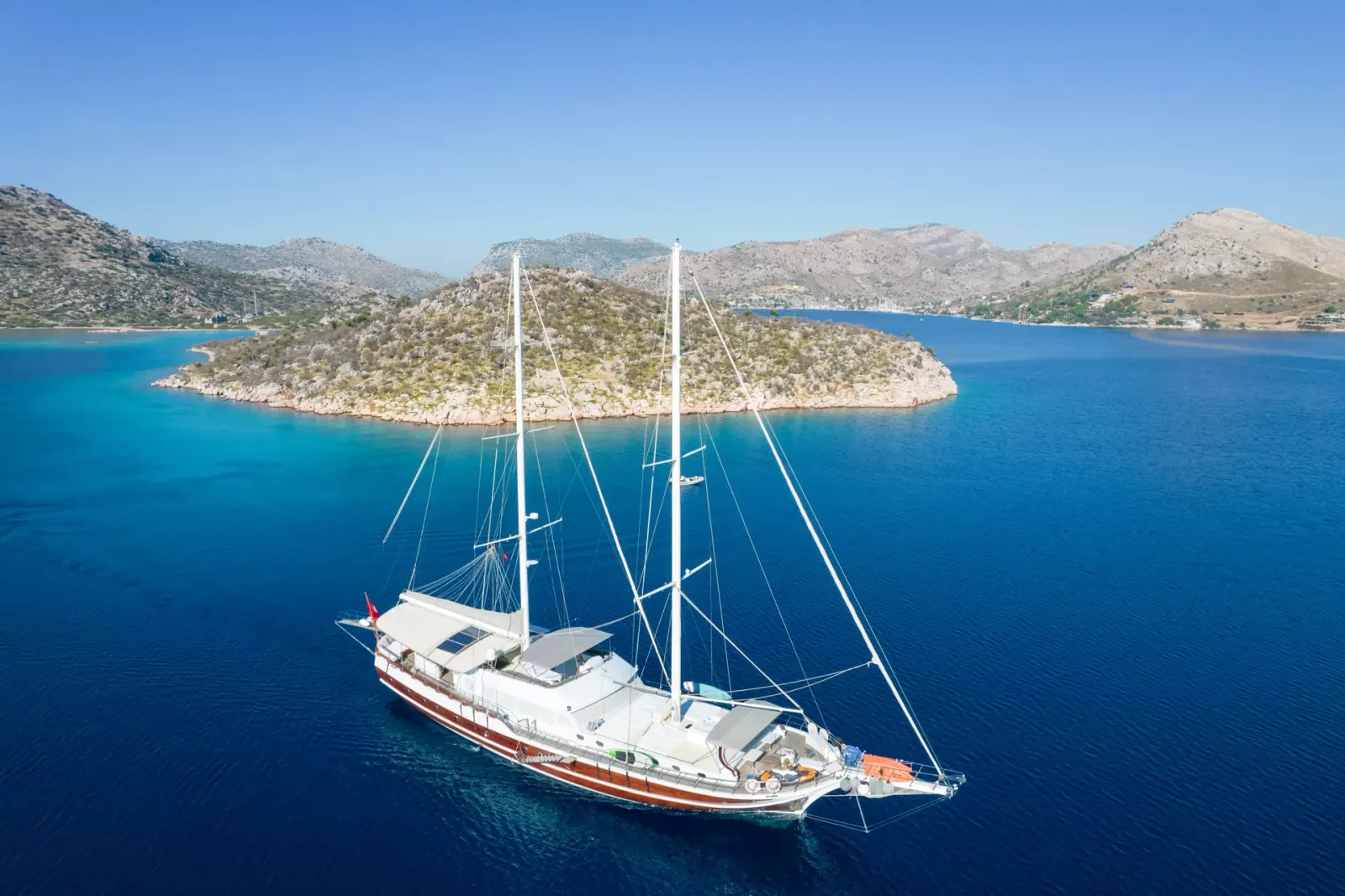 S Nur Taylan sailing in Marmaris