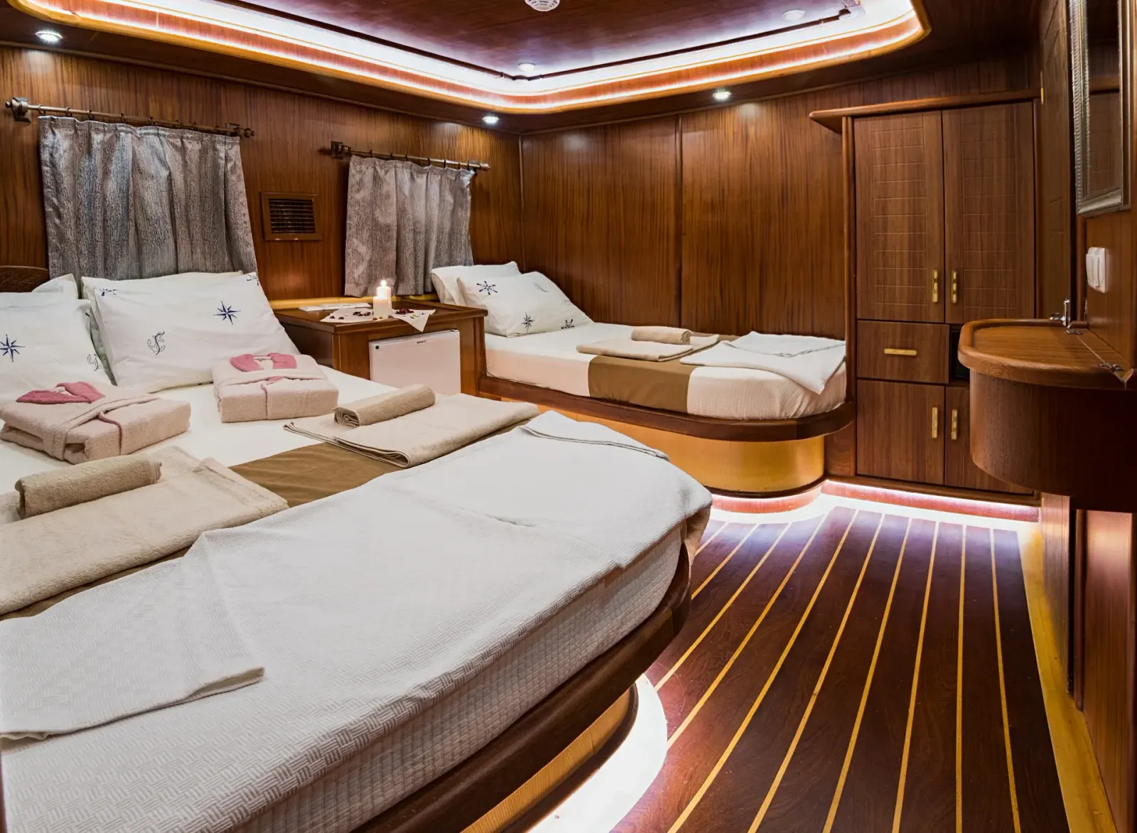 S Nur Taylan sailing in Marmaris